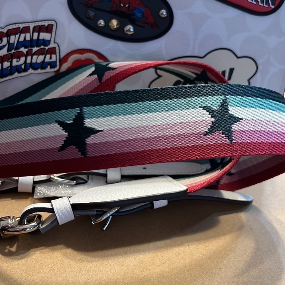 Coach Marvel Jes Messenger In Signature Canvas With Patches. - Picture 7 of 10